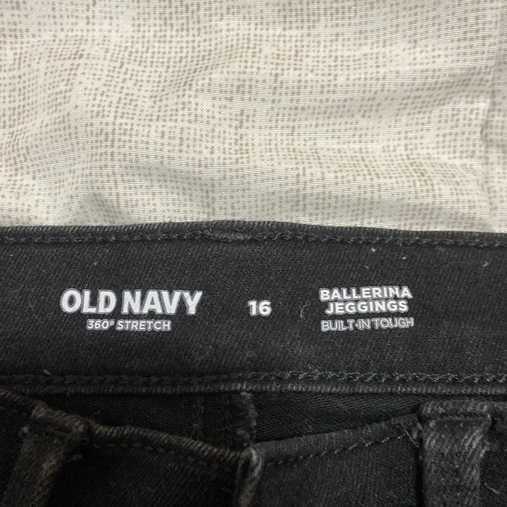 Hi, theese jeans are from old navy. There a size 16 in girls. - Picture 2 of 2